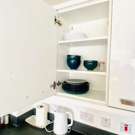 Stylish 2bed2bath Flat Roof Garden View Apartment *