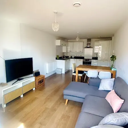 Stylish 2bed2bath Flat Roof Garden View