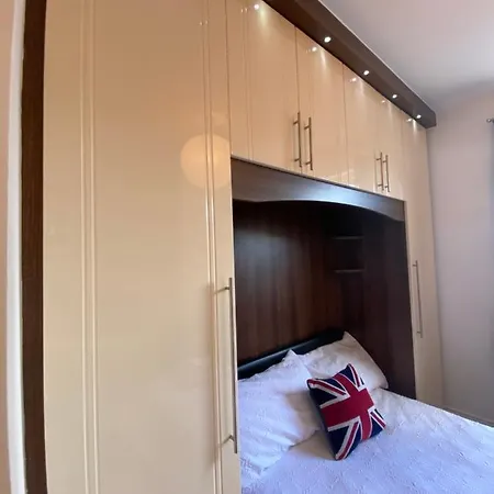 招待所 Notting Hill Next Door Bedroom In The Share Flat 伦敦