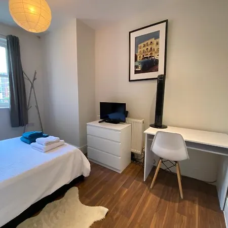 招待所 Notting Hill Next Door Bedroom In The Share Flat 伦敦