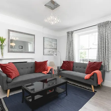 Penthousestays Notting Hill: Chic 2-bedroom Near Portobello Road Apartment London