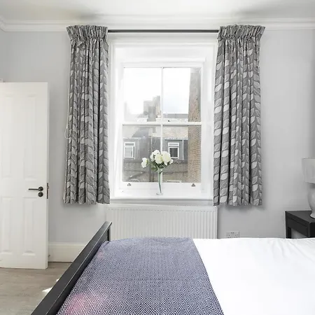 Penthousestays Notting Hill: Chic 2-bedroom Near Portobello Road Apartment London