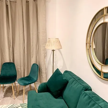 Modern 2 Bedroom With Private Garden Near Canary Wharf London