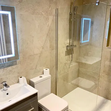 Modern 2 Bedroom With Private Garden Near Canary Wharf Londres