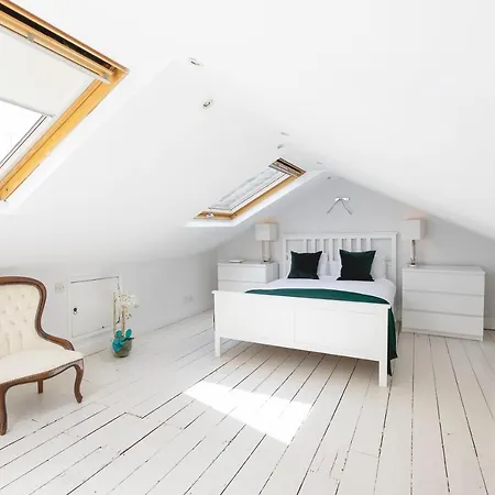 Penthousestays Notting Hill: Chic 2-bedroom Near Portobello Road Apartment London