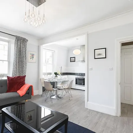 Penthousestays Notting Hill: Chic 2-bedroom Near Portobello Road Apartment