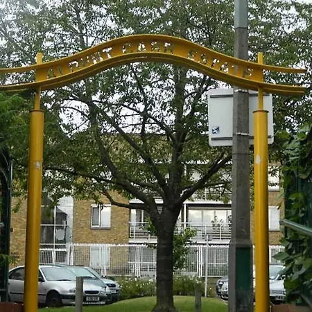 2 Bed Apartment London