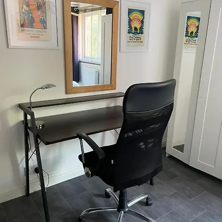 Lovely 2 Bedroom Flat In