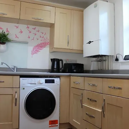 Apartment: 2-bed Oasis With Rapid Transit Access *