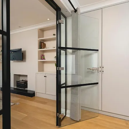 Penthousestays Chelsea - Luxury 2 Bedroom W/king Bed - Near King's Road Apartment *