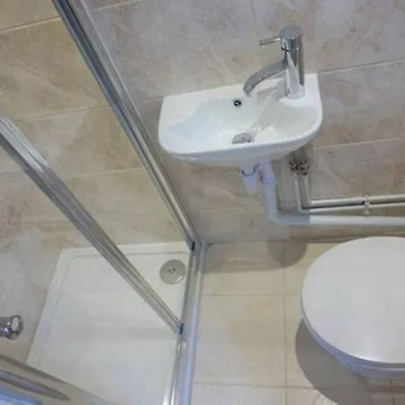 Renovated 4 Bed Flat In Islington London