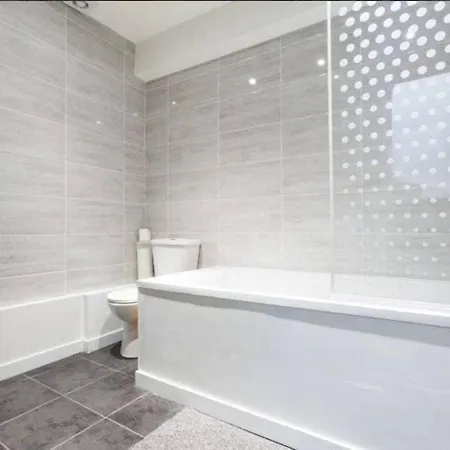 Renovated 4 Bed Flat In Islington *