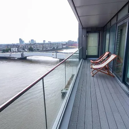 2 Bed 2 Bath - Amazing Views Of And River Thames Apartment *