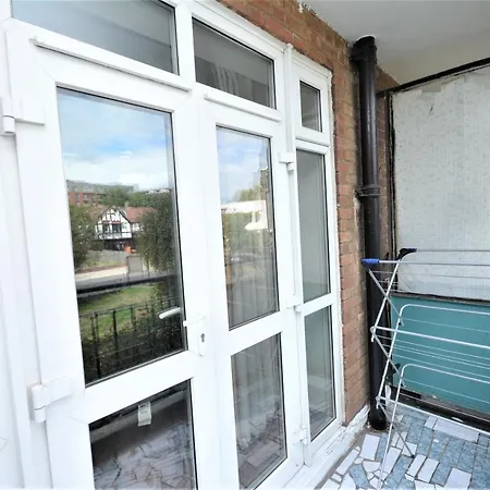 Beautiful 2 Bedroom Flat Near Finsbury Park * London