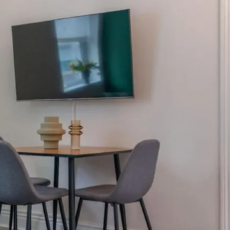 Two Bed - Tower Bridge - By Prime M-2 Holiday home *