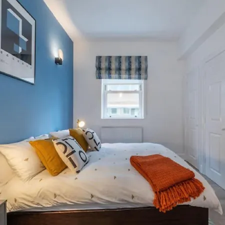 Two Bed - Tower Bridge - By Prime M-2 *