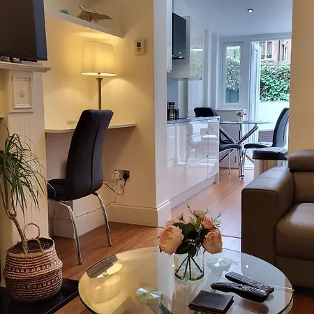 Apartment 2 Bed Luxury Service In The Heart Of Chiswick Town, W4 Zone 2 London