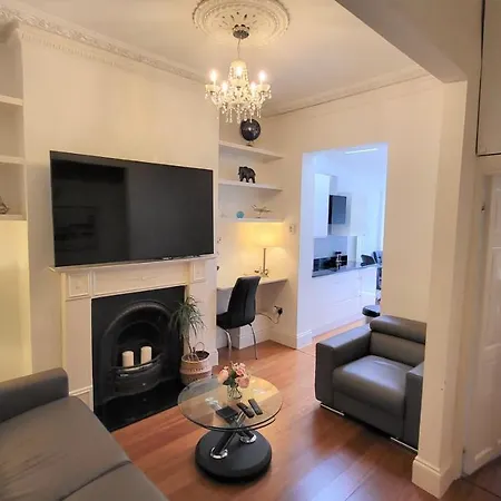 2 Bed Luxury Service In The Heart Of Chiswick Town, W4 Zone 2 Apartment *