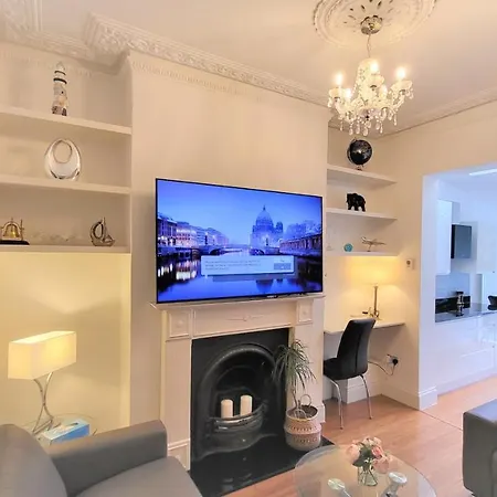 Apartment 2 Bed Luxury Service In The Heart Of Chiswick Town, W4 Zone 2