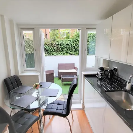 2 Bed Luxury Service In The Heart Of Chiswick Town, W4 Zone 2 *