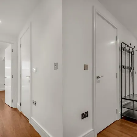 Modern 01 & 02 Bed In Canary Wharf *