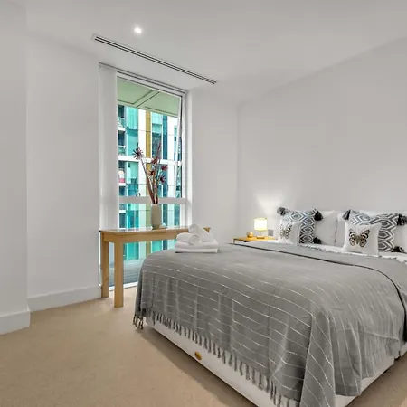 Modern 01 & 02 Bed In Canary Wharf * London