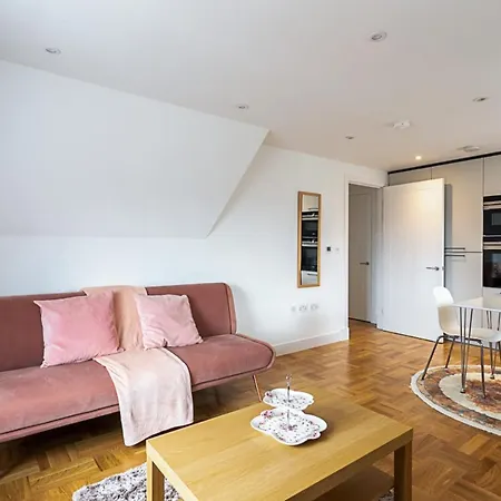 Modern And Stylish In West Kensington * London