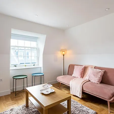Modern And Stylish In West Kensington *