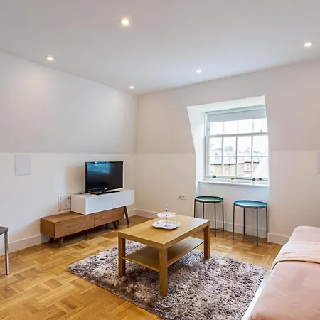 Apartment Modern And Stylish In West Kensington