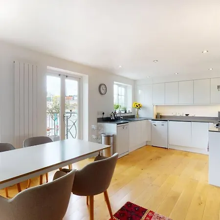 Apartment Lovely 2 Bedroom Flat Overlooking Canary Wharf