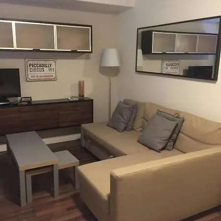 Stylish Studio Near Notting Hill Station!
