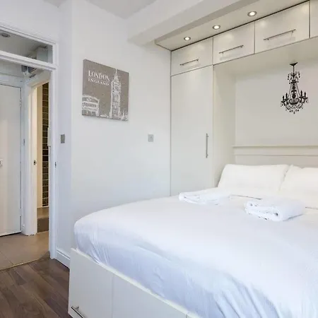 Stylish Studio Near Notting Hill Station! Apartment