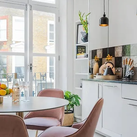 Lady On The Lane- 2 Bed Primrose Hill