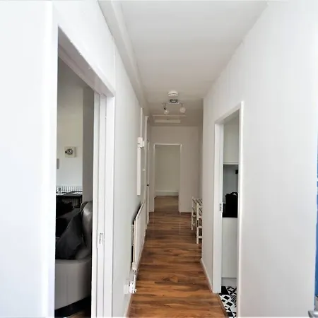 Lovely 2 Bedroom In Greater Apartment London