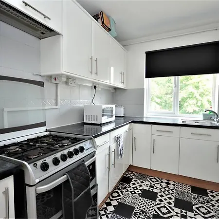 Lovely 2 Bedroom In Greater Apartment