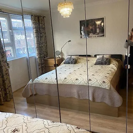 1 Bedroom Flat Close To With Free Parking Arrangement * London