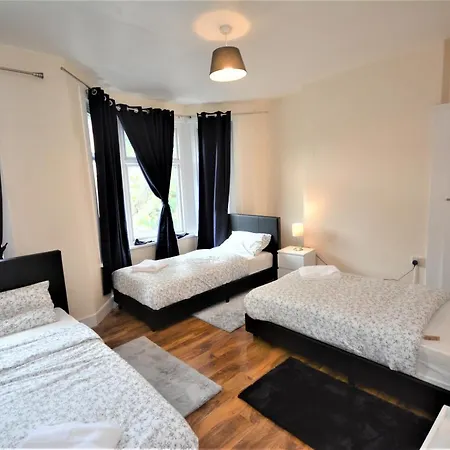 Cheerful 3 Bedroom In Greater Hébergement de vacances Londres