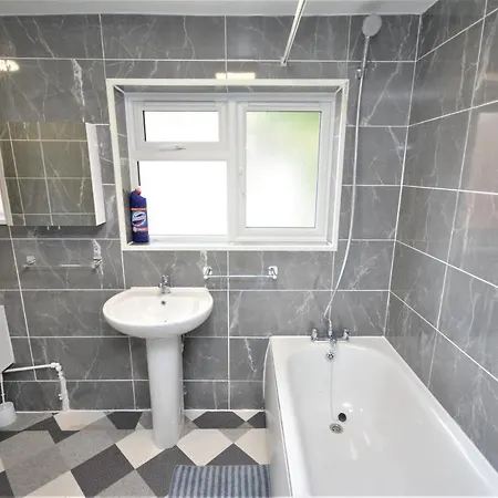 Hébergement de vacances Cheerful 3 Bedroom In Greater Londres