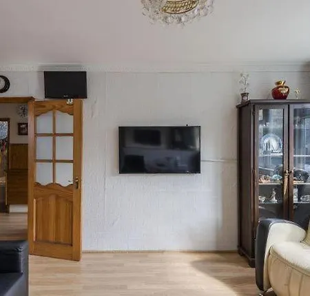 Apartment 1 Bedroom Flat Close To With Free Parking Arrangement London