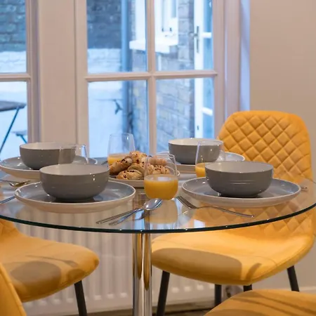 Camden Luxury Flat With Private Patio Apartment London