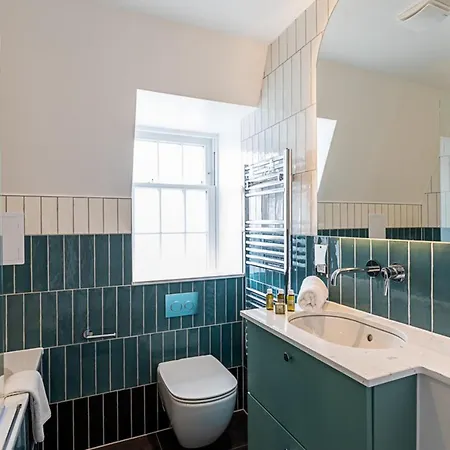 Apartment Modern And Stylish In West Kensington London
