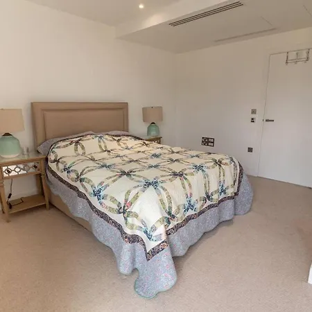 Apartment 2 Bed 2 Bath - Amazing Views Of And River Thames London