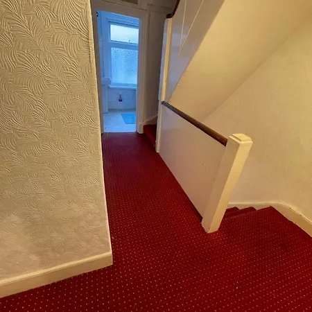 Elmdene Road - Large Homestay *