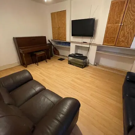 Elmdene Road - Large Homestay