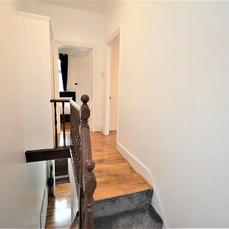 Cheerful 3 Bedroom In Greater *