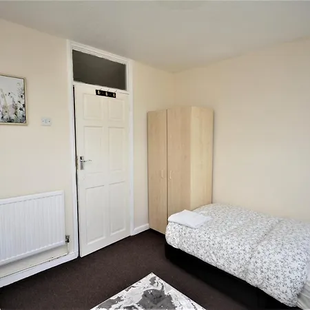 Appartamento Zone 2 Two Bedroom Maisonette Londra