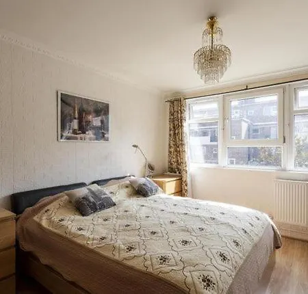 1 Bedroom Flat Close To With Free Parking Arrangement *