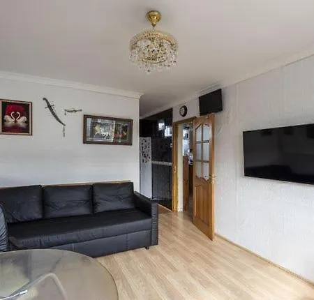 1 Bedroom Flat Close To With Free Parking Arrangement *