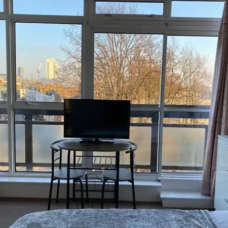 Amazing Studio Flat London
