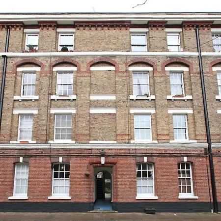 Traditional Victorian 2 Bed In Cobbled Street + Mod Cons - Full *